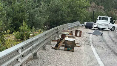 Kastamonu'da arı yüklü kamyonet kaza yaptı