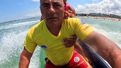 Karasu'da denize giren genç kız akıntıya kapılarak sürüklendi