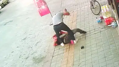 Marketin kapısına sığındı Kütahya'da eski eş bıçakladı