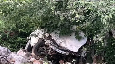 Osmaniye'de virajı alamayan otomobil uçuruma yuvarlandı