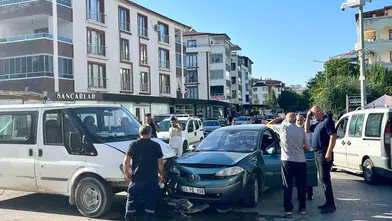 Elazığ’da kaza korkusuyla yola fırlayan kadın yaralandı