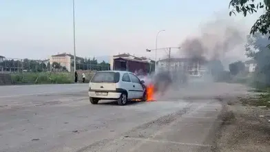 Düzce’de seyir halindeki otomobil alevlere teslim oldu