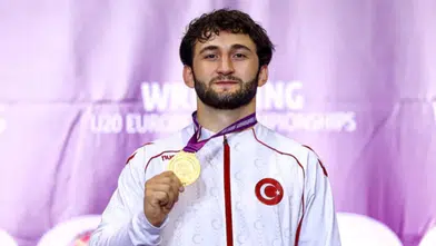 Bilecikli güreşçi minderden dünya ikinciliğiyle döndü