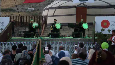 Ahlat'ta kandil gecesi Grup Dergah'la dolu dolu geçti