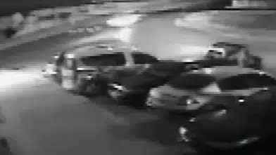 Esenyurt’ta dikkatsiz taksi sürücüsü motosikletli iki kişiyi hastanelik etti