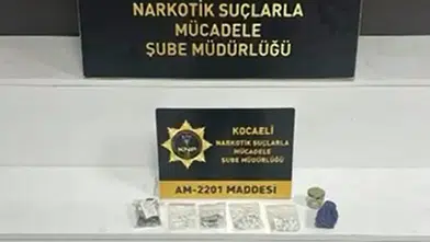Kocaeli'de narkotik baskını: Mutfak tezgahı ve fırın dolabı suç delilleriyle doluydu