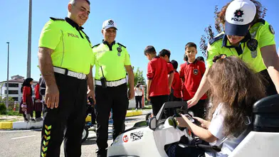 Minik öğrencilerin trafik karnesi: Elazığ'da saha eğitimi başladı