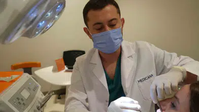 Diş kaybı kader değil: Çene kemiği erimesine rağmen implant mümkün