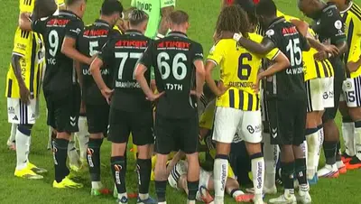 Kadıköy'de nefesler tutuldu: Sakatlığı stadyumu sessizliğe boğdu