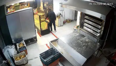 Fırında soğukkanlı hırsızlık: Müşteri gibi geldi, saniyeler içinde telefonu alıp gitti