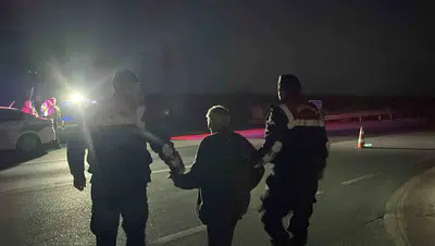 Kaza sonrası şoka giren 81 yaşındaki sürücüye jandarmadan duygulandıran destek