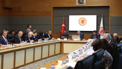 Meclis'te şiddet gündemli toplantı protesto ile bölündü