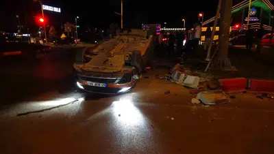 Malatya'da korkutan kaza: Çarpışmanın şiddetiyle araç ters döndü