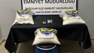 Bağcılar'daki gizli depoda zehir tacirlerine ağır darbe: Tonlarca hammadde ele geçirildi