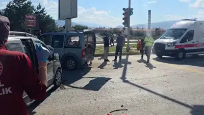 Erzincan'da trafik kabusu: İki aracın karıştığı kazada dört kişi hastanelik oldu