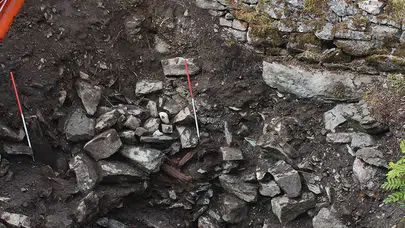 Kuyuda Bulunan İskelet, 800 Yıllık Viking Efsanesini Doğruladı!