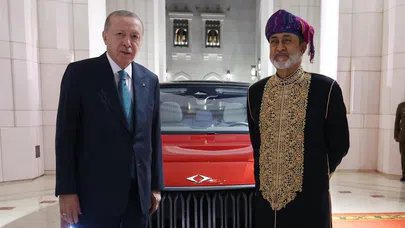 Umman Sultanı Heysem bin Tarık’a Kırmızı Togg Hediye Ettik