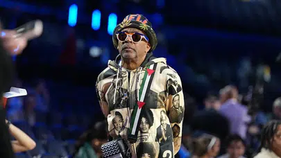 Spike Lee salonda mesaj verdi! Çantası gündem oldu