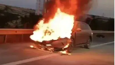 Elektrikli araç bir anda alev aldı: Aile canını saniyelerle kurtarabildi!