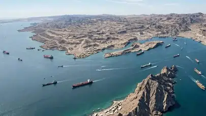 İran'dan şaşırtan hamle: Hürmüz Boğazı'ndan geçen ticari gemilere yeni ücretler geliyor!