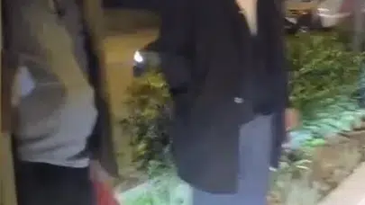 Esenyurt'ta ulaşım krizi: Yolcular garaja dönen otobüsün yolunu kesti