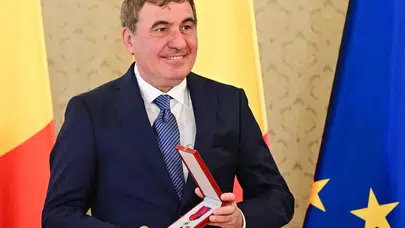 Karpatların Maradona'sı yuvaya döndü: Gheorghe Hagi resmen milli takımın başında