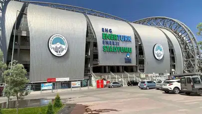 Kayserispor’un stadında tabelalar indi