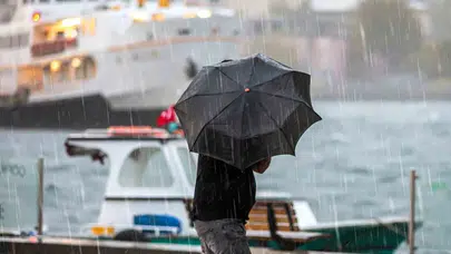 İstanbul'da hava durumu alarmı: Balkanlar'dan gelen sistem şehri etkisi altına alıyor