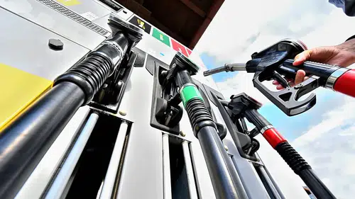 Pompa fiyatlarında gelişme: Benzine beklenen indirim geldi