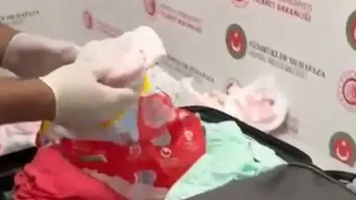 Gümrükte bebek bezi kılıfında servet: Milyonlarca lira ele geçirildi