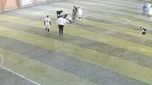 Halı sahada ölümden döndü: Antrenörü hayatını kurtardı