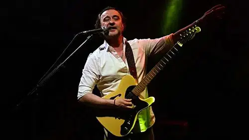 Şarkıcı Nev yoğun bakıma alınarak entübe edildi