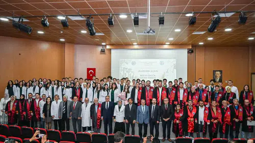 Karaman'da beyaz önlük heyecanı: Geleceğin hekimleri meslek yolculuğuna ilk adımı attı