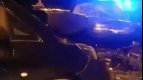 Posof yolunda gece yarısı dehşeti: İki otomobil kafa kafaya çarpıştı