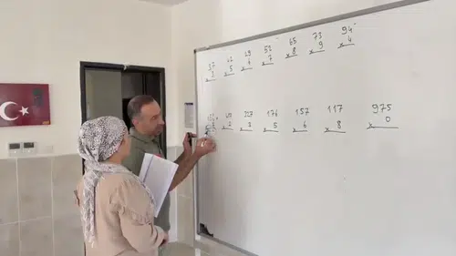 Osmaniye'de geç gelen eğitim azmi: Okuma yazma öğrenmek için sınıfa koştular