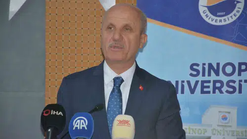 YÖK Başkanı Özvar'dan üniversitelere kritik çağrı: Müfredat yükünden kurtulun