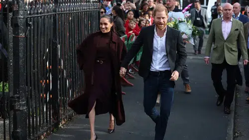 Kraliyetten kopuşun ardından sürpriz dönüş: Harry ve Meghan İngiltere sokaklarında