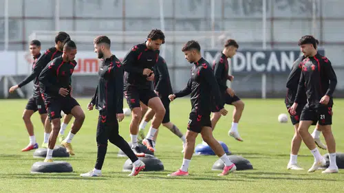 Sivasspor'da İsmet Taşdemir'in gözü sakatların dönüşünde: Rekabet artacak, kazanan biz olacağız