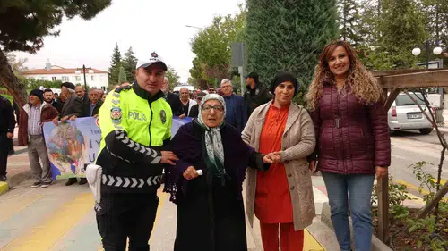 Yozgat sokaklarında duygulandıran anlar: Ulu çınarlar için yürüdüler