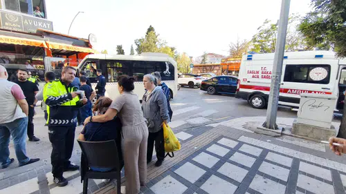Keşan'da minibüs dehşeti: Yolun karşısına geçmek isteyen iki kadın yaralandı