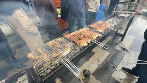 Hopa Meydanı'nda Denizden Gelen Ziyafet: Bin 500 Kişiye Balık Ekmek İkram Edildi