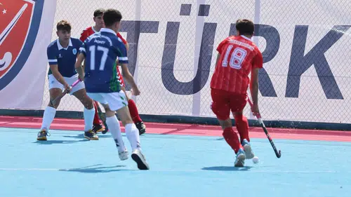 Osmaniye Hokey Sahası'nda tarihi rekabet: Süper Lig'in yeni formatı ilk kez sahada