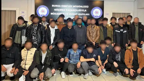 Bursa'da insan tacirlerine şafak operasyonu: 65 kaçak göçmen yakalandı