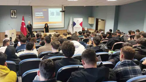 Karabük Üniversitesi'nde İlk Ders Heyecanı: Yeni Öğrenciler Kampüs Yaşamına Adım Attı