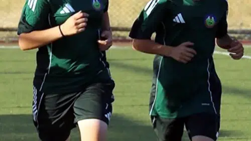 Yüksekova'nın futbol tutkunu kız kardeşleri: Aynı sahada buluşup ay-yıldızlı formayı hayal ediyorlar