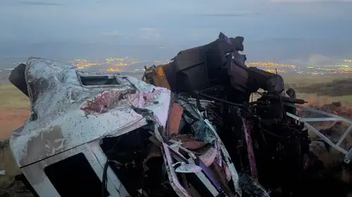 Niğde kara yolunda korkunç kaza: Kontrolden çıkan vinç devrildi
