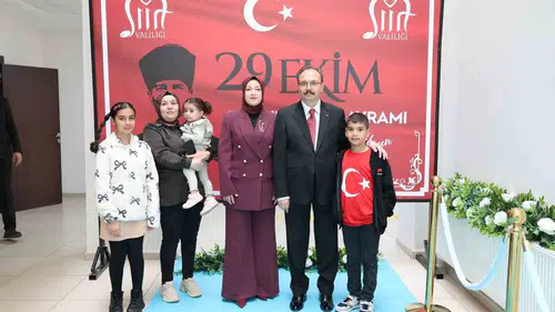 Siirt'te Cumhuriyet'in 103. yılı: Spor salonunda görsel şölen ve duygu dolu anlar