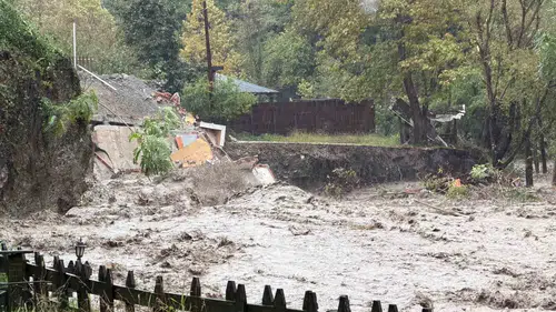 Sapanca'da dehşet anları: Sel suları evi saniyeler içinde yuttu