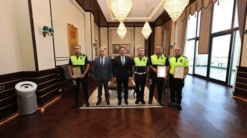 Hatay'da vicdan nöbeti: O polisler devletin merhametini sahaya taşıdı