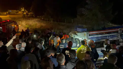Adıyaman yolunda acı bilanço: Elma yüklü kamyonet ile traktör çarpıştı